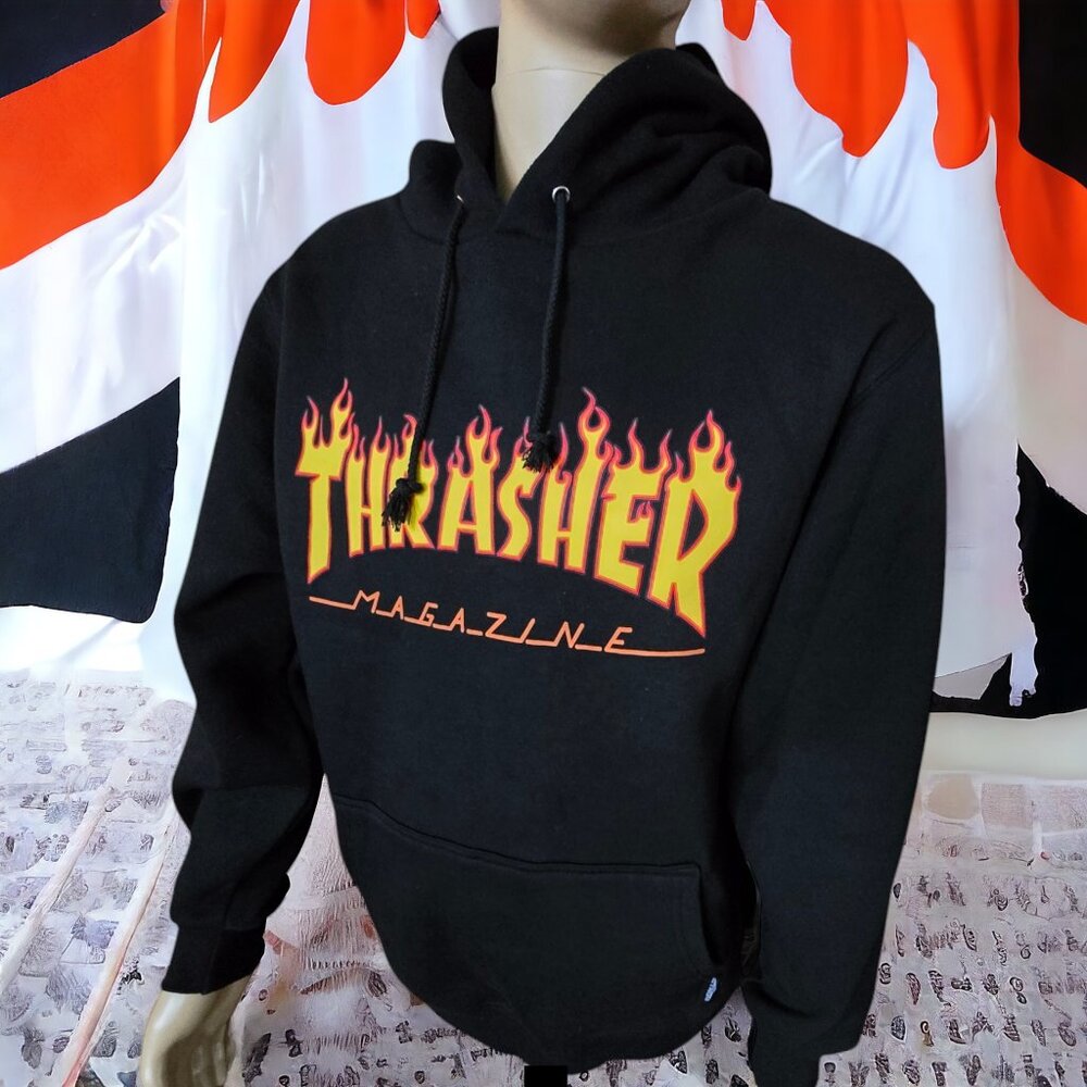 NWOT THRASHER MAGAZINE ( M ) Flame Logo Crewneck Pullover Hoodie